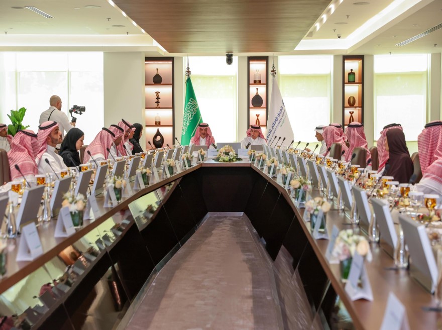 عقدت اللجنة القانونية بالمركز الوطني للتنافسية اجتماعها الثامن اليوم في مقر المركز برئاسة معالي الدكتور ماجد بن عبدالله القصبي، ومشاركة معالي وزير الدولة عضو مجلس الوزراء الأستاذ محمد بن عبدالملك آل الشيخ.